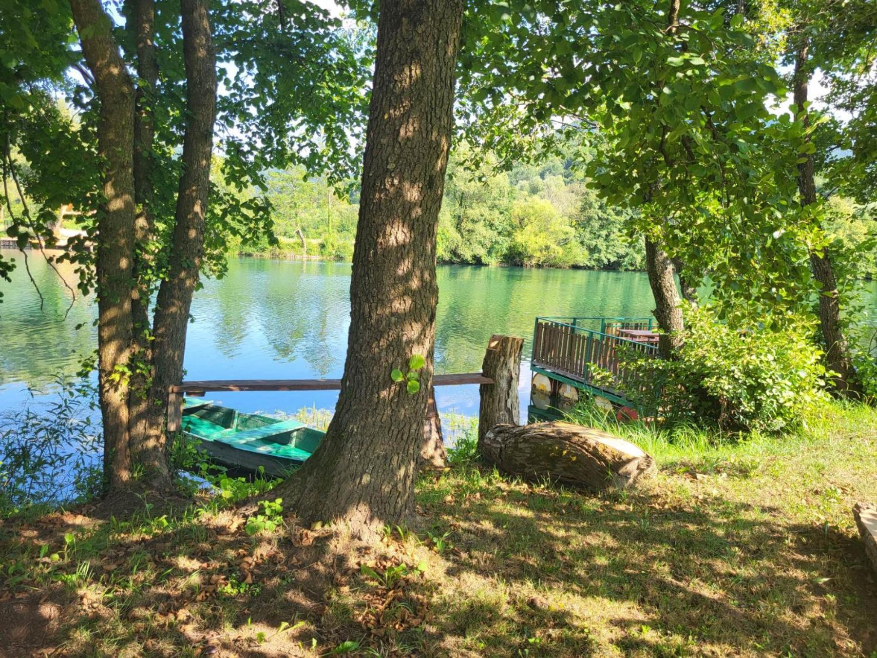 Una Si Lohovo Exterior foto