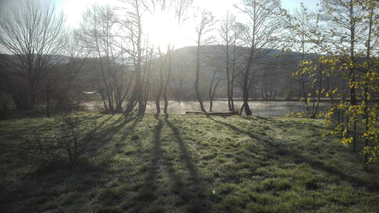 Una Si Lohovo Exterior foto