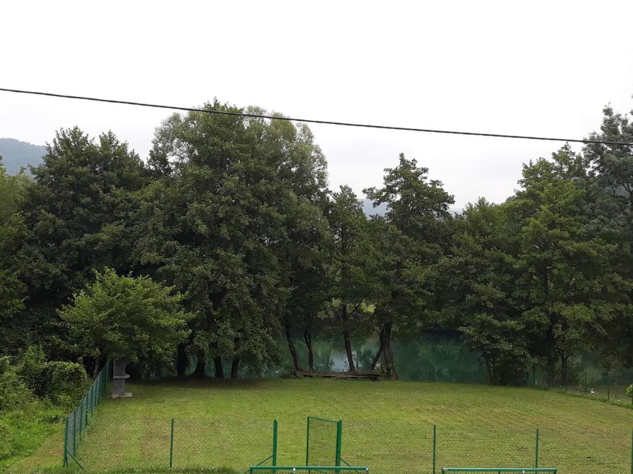 Una Si Lohovo Exterior foto